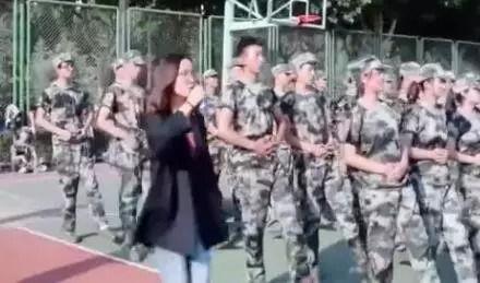潍坊军训跳舞视频吃瓜网,吃瓜网友热议